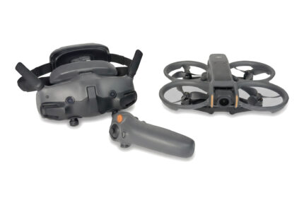DJI Avata 2 Drohne mit FPV-Brille DJI Goggles 3 und Bewegungssteuerung DJI RC Motion 3
