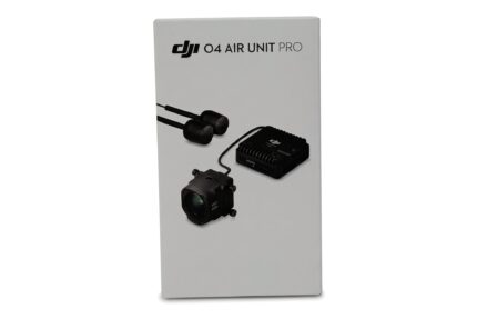 Originalverpackung des DJI O4 Air Unit Pro von vorne mit Abbildung von Kamera, Modul und Antennen