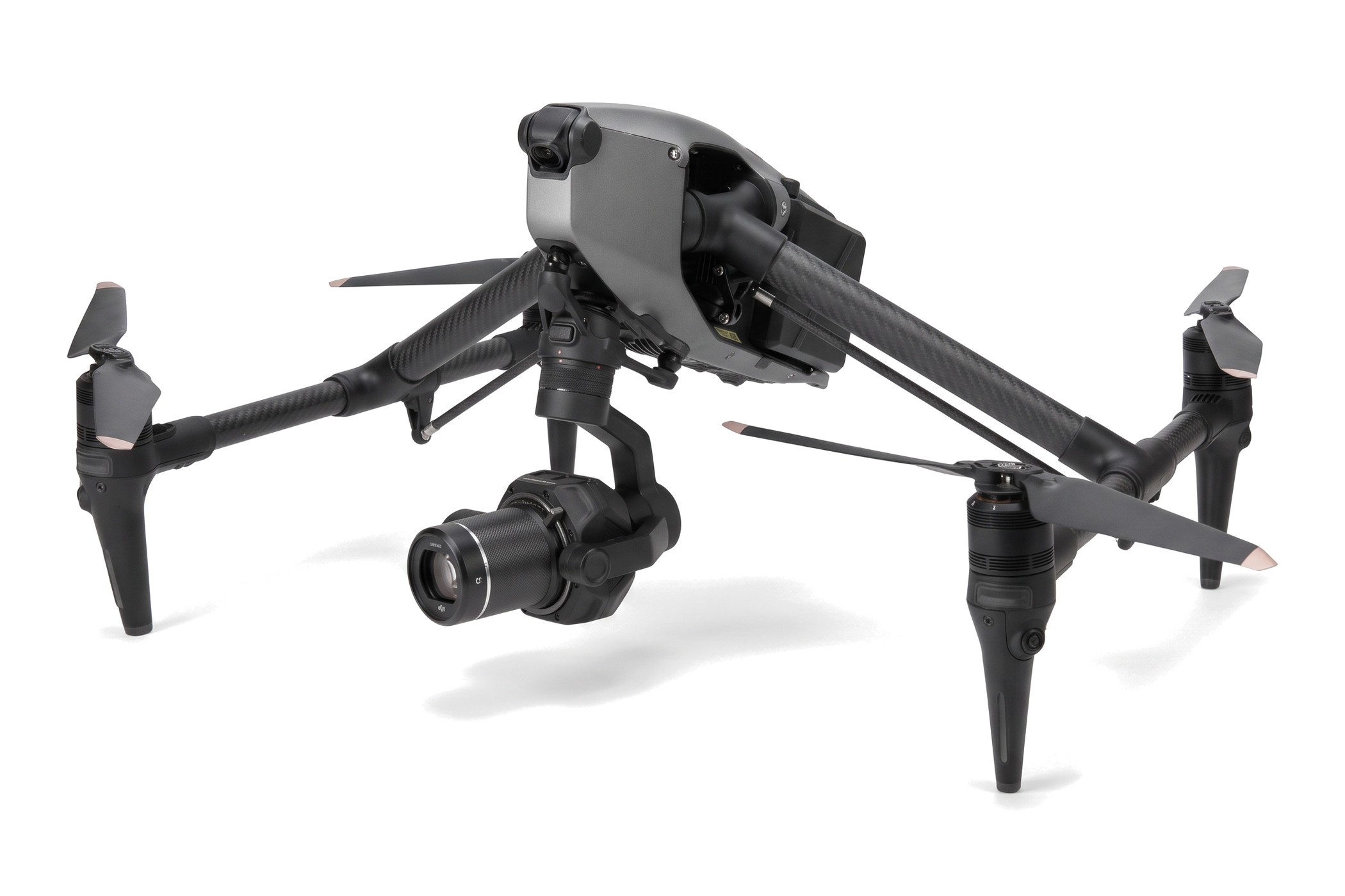 DJI Inspire 3 schräg von vorne mit Kamera Zenmuse X9 und ausgeklapptem Fahrwerk