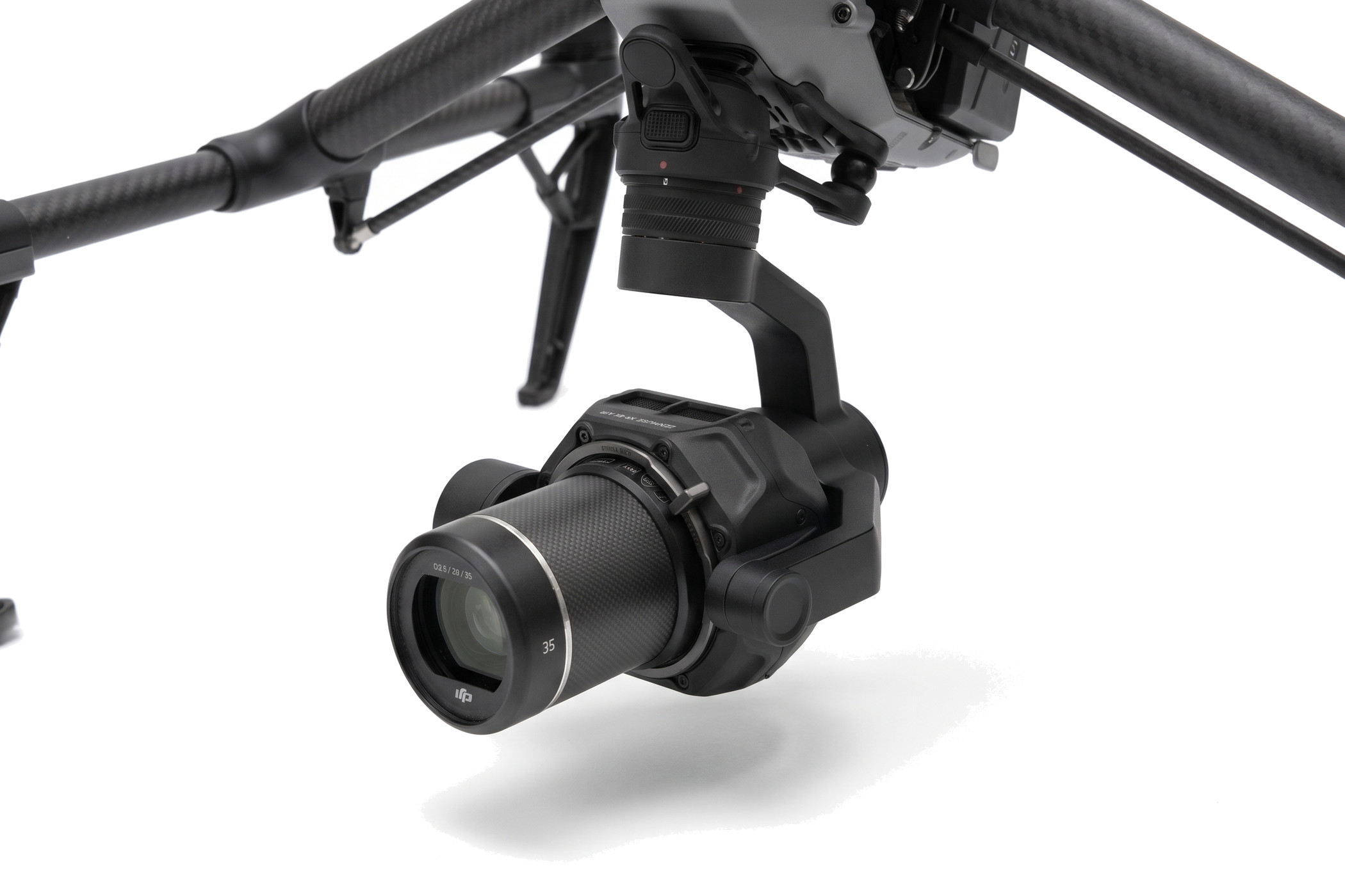 Nahaufnahme der Gimbal-Kamera Zenmuse X9 mit Objektiv an der DJI Inspire 3