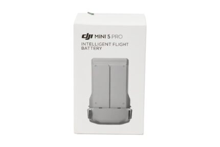 Originalverpackung der DJI Mini 5 Pro Intelligent Flight Battery, von vorne